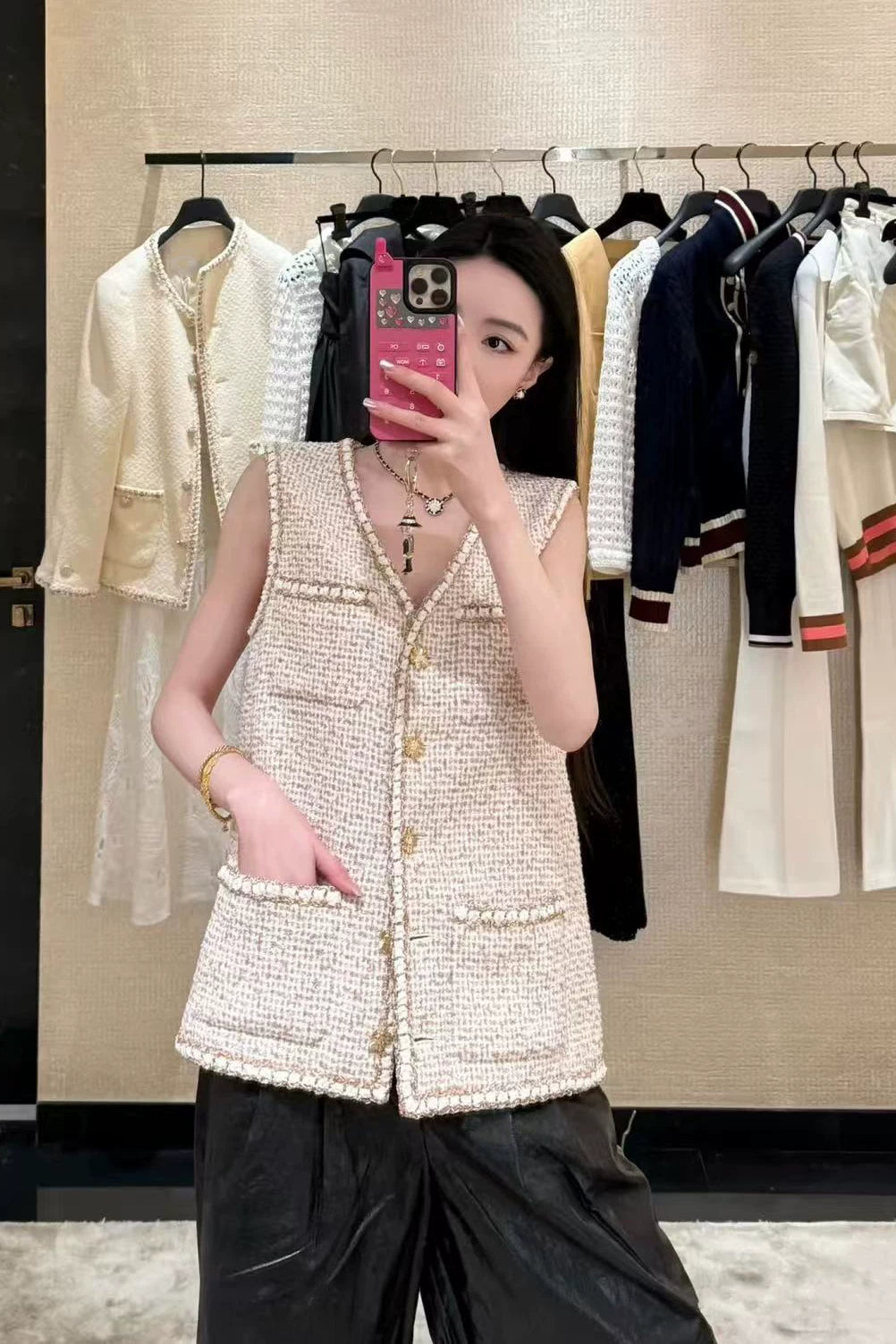 2026 early spring French contrasting color high-end design v-neck foreign style four pockets single-breasted tweed vest women