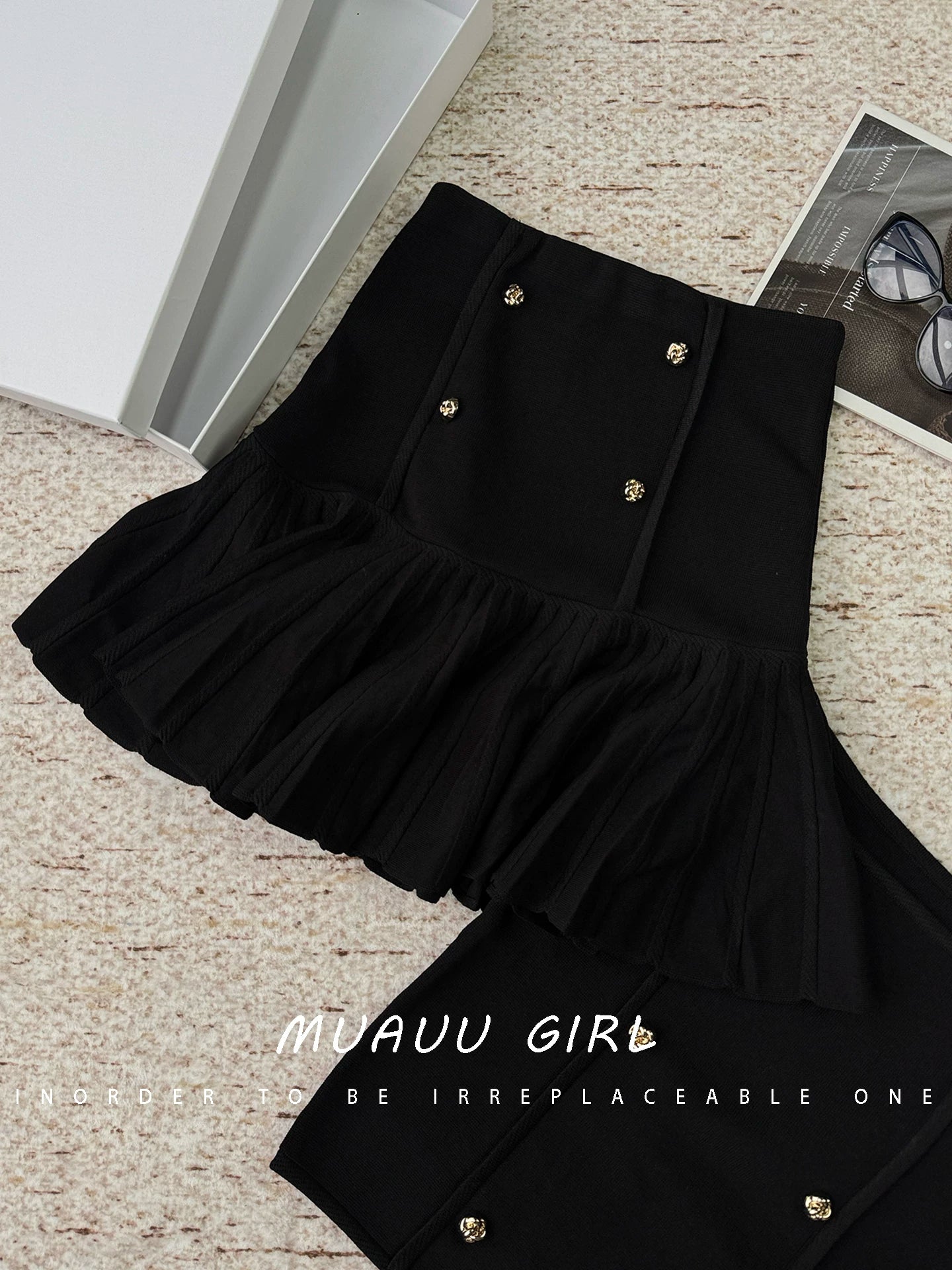 Spring and summer 26ss MUAUU GIRL daughter commuter wind in June! 26SS knitted suit sleeveless vest/pleated skirt women