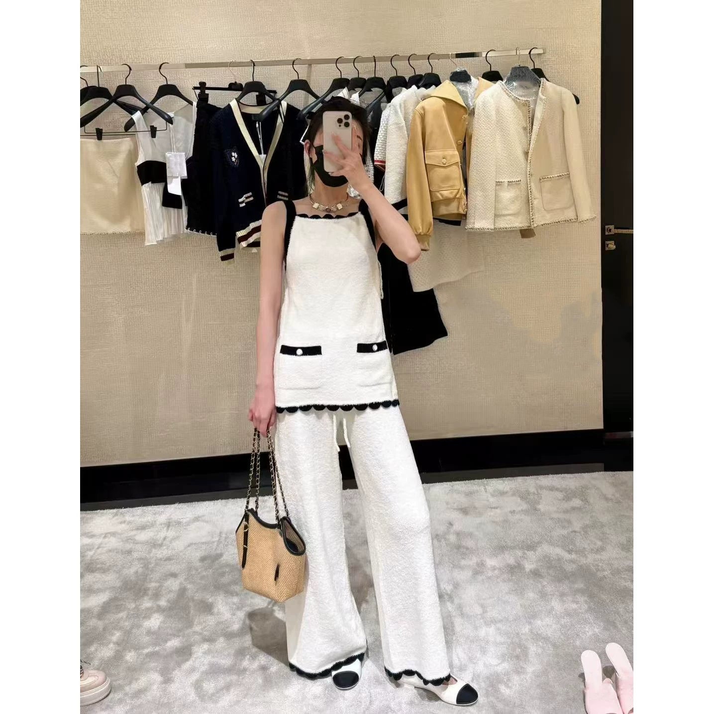 2025 autumn and winter contrasting colors, high-end design, classic black and white splicing knitted sleeveless suspender + high-waisted wide-leg pants