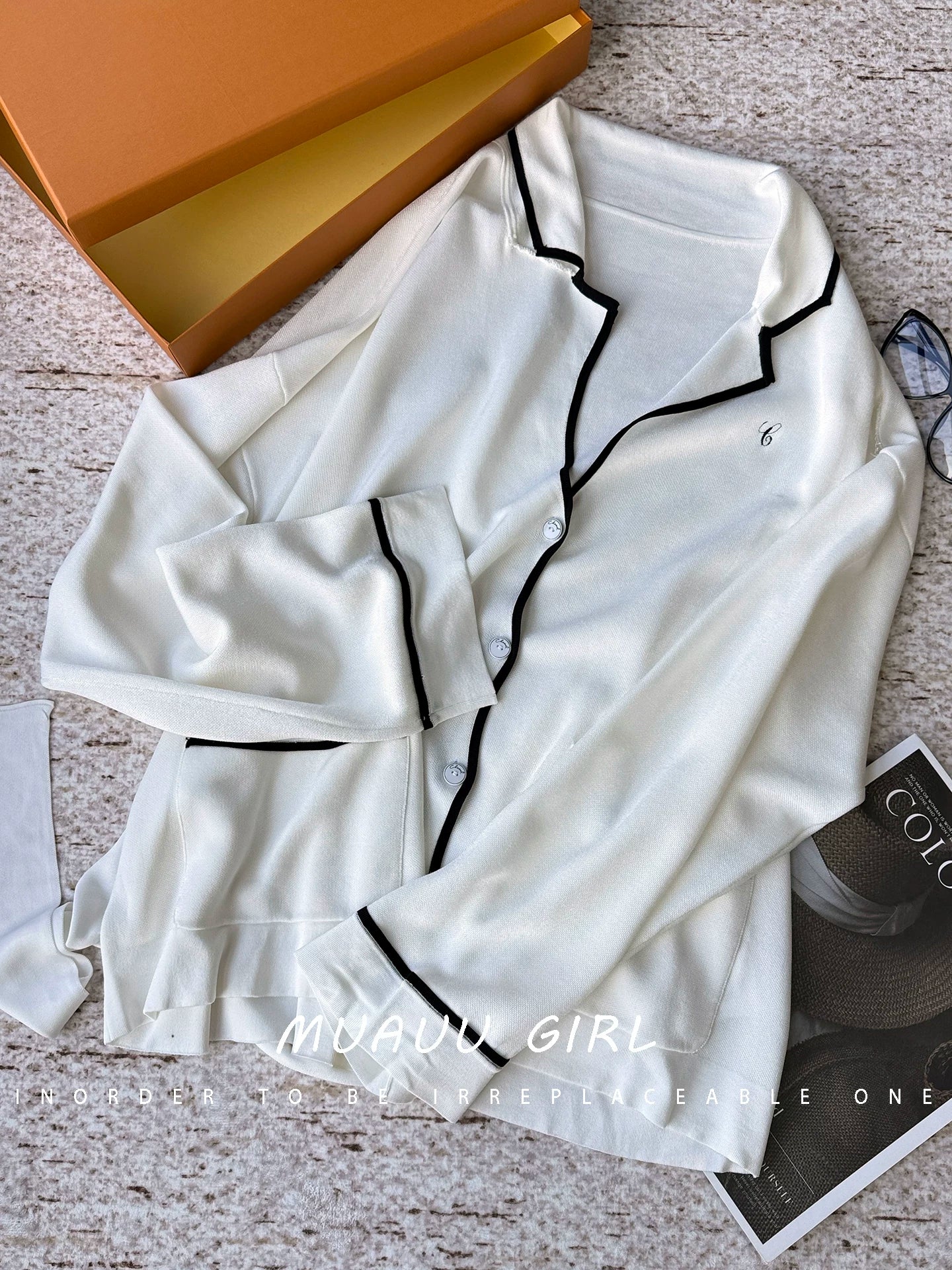 Spring and summer 26ss June MUAUU GIRL heartbeat heroine! 26SS nightgown wind letter embroidery contrasting color collar lace-up long-sleeved cardigan