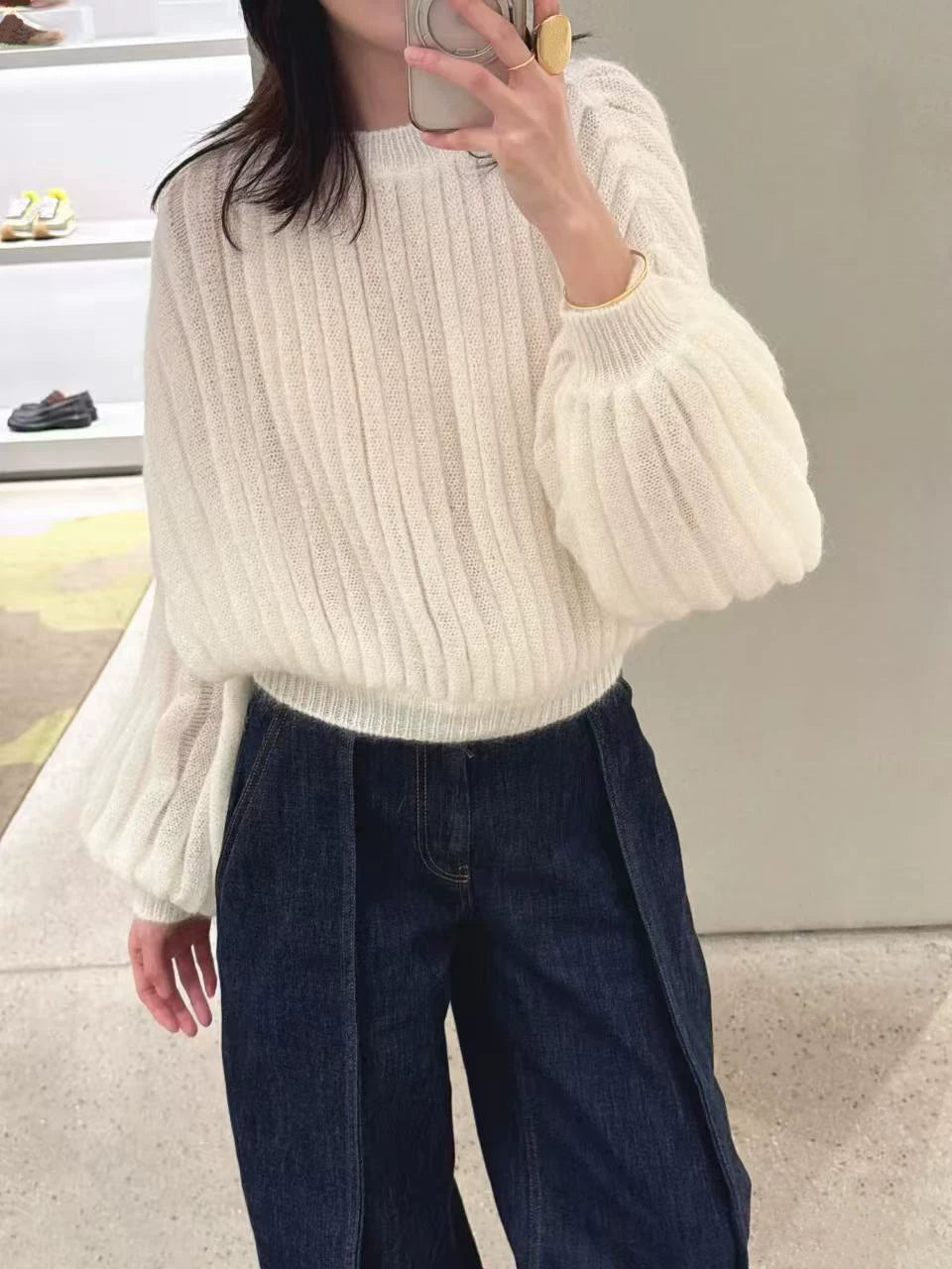 2025 autumn and winter design high-end classic temperament lantern sleeves lazy wind round neck white knitted pullover long sleeves women