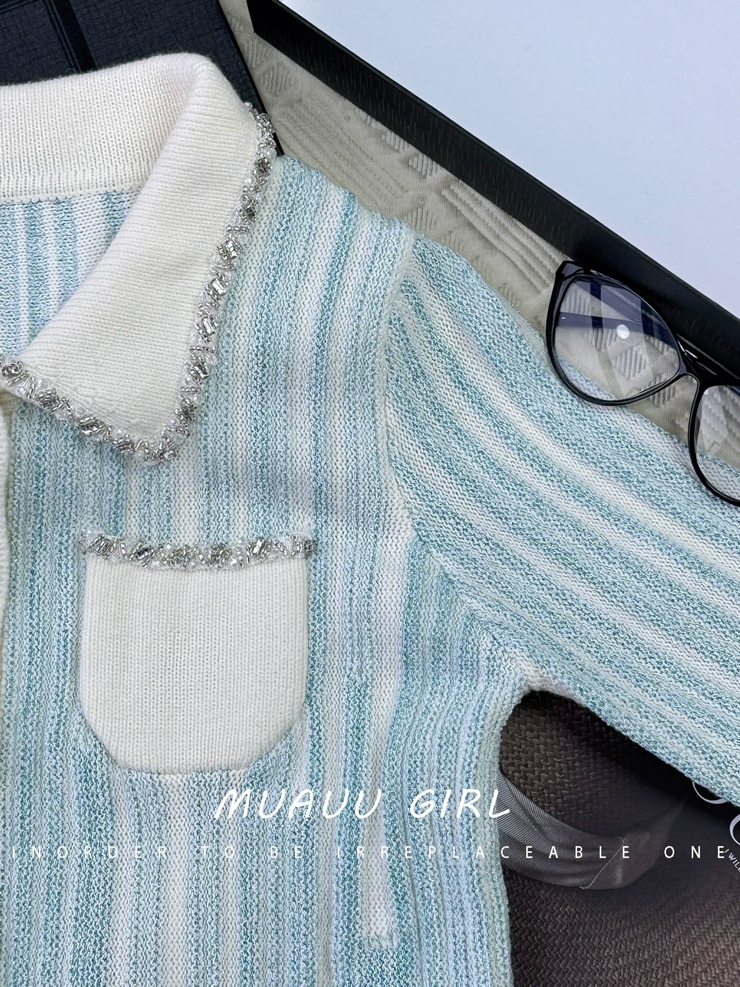 Spring and summer 26ss June MUAUU GIRL sea salt milk tone! 26SS Heavy Industry short rhinestone lapel knitted cardigan women
