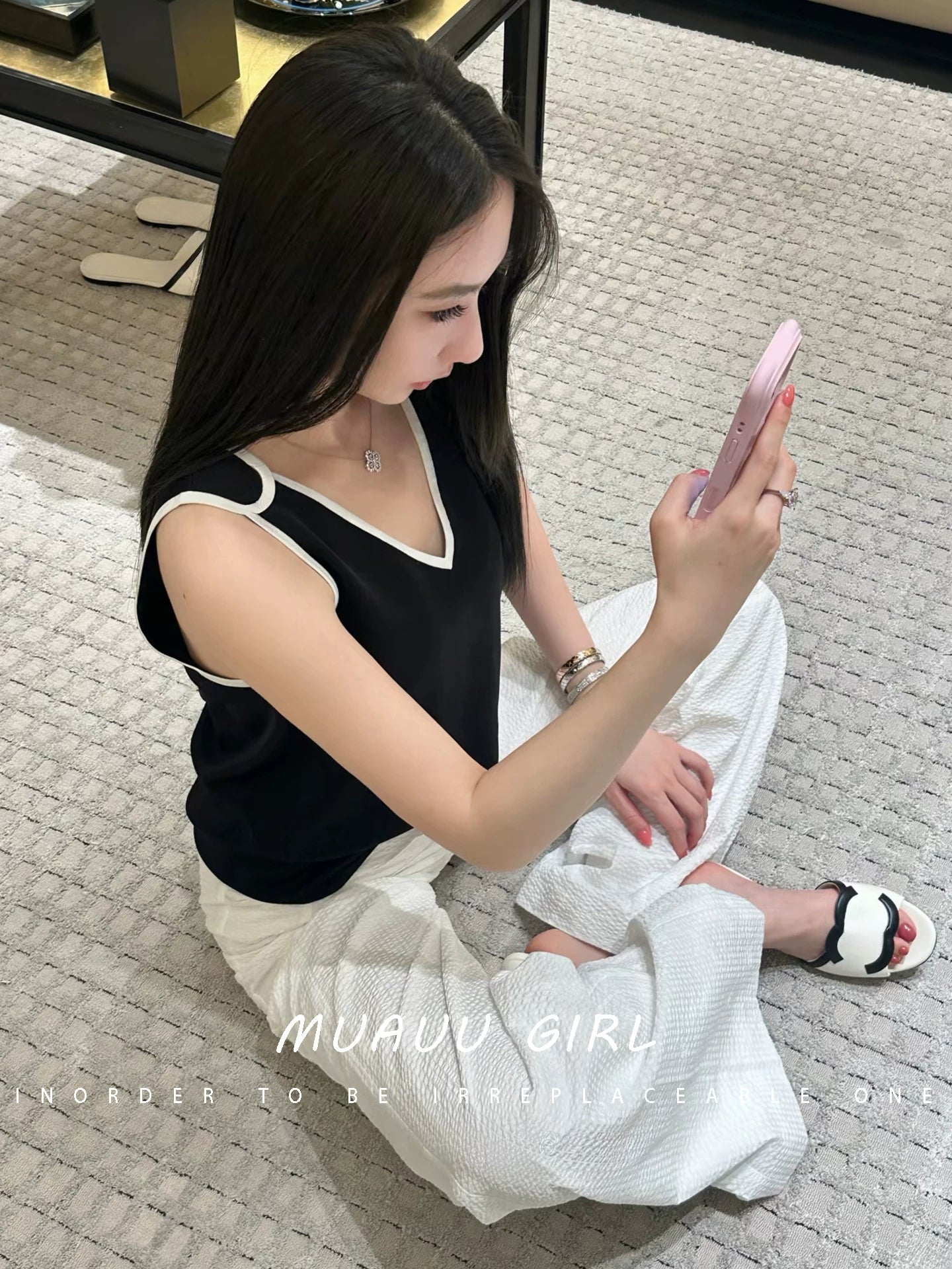 Spring and summer 26ss June MUAUU GIRL 100 silk! Not picky! 26SS contrasting edge shoulder strap V-neck sleeveless vest top women