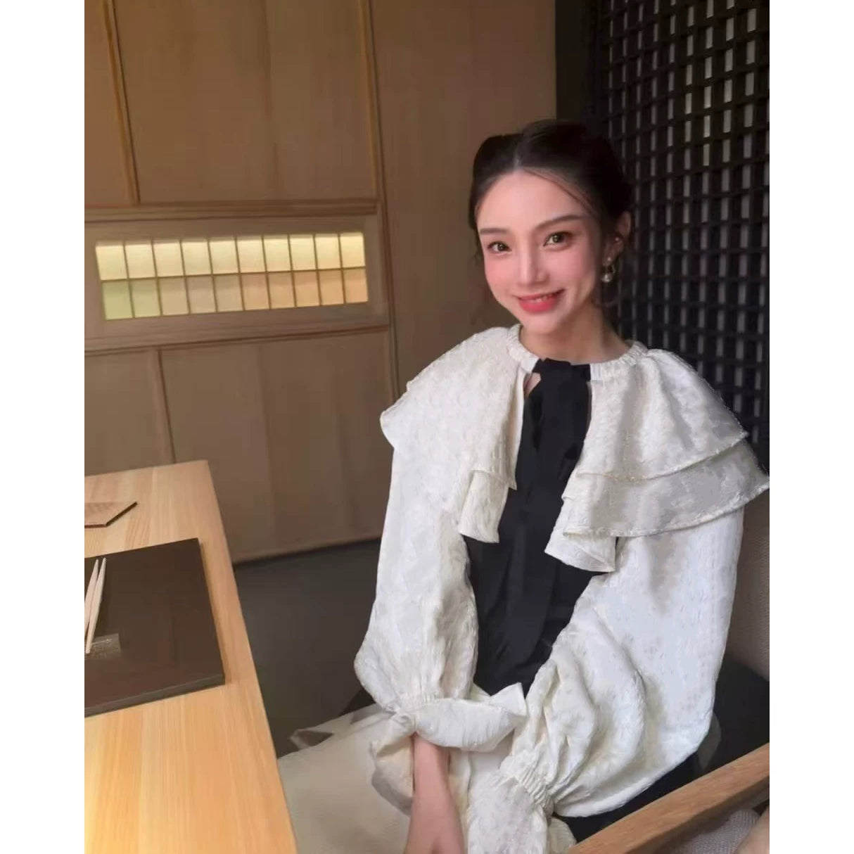 2026 early spring high-end heavy industry lotus leaf edge lace-up mulberry silk shawl cape fashion foreign style long-sleeved top women