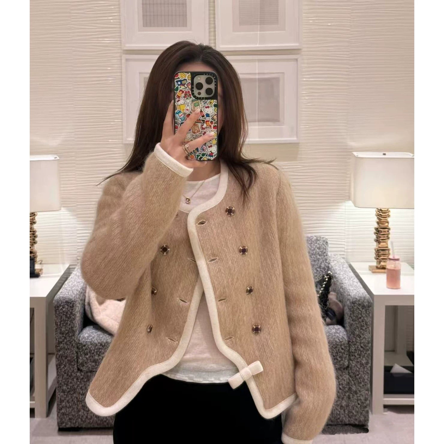 2025 autumn and winter French heavy industry daughter gold foreign style age-reducing Hu Die knot single-breasted soft plush cardigan jacket women