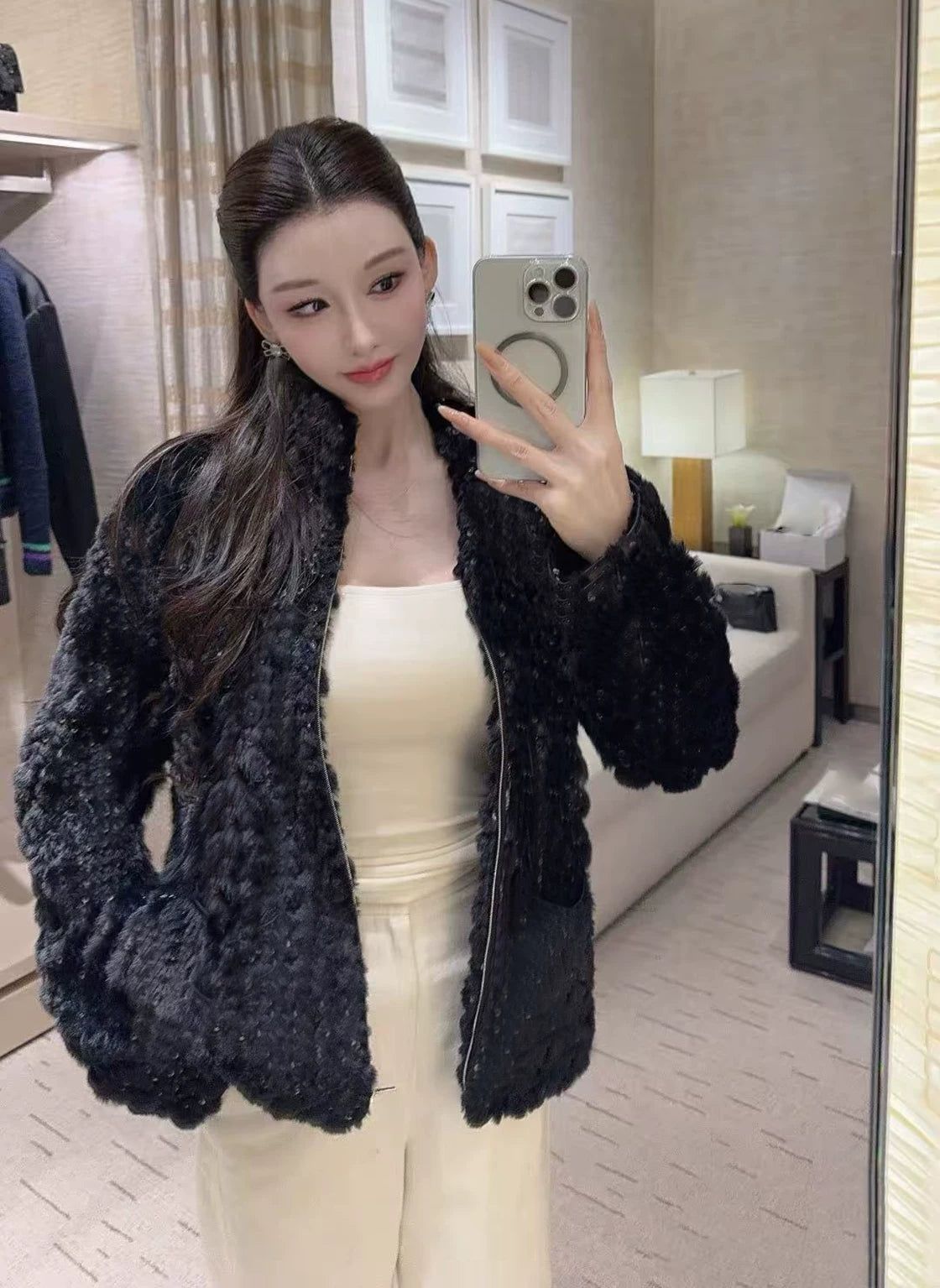 2025 Autumn and Winter Heavy Industry Celebrity Style Temperament Skiing Black and White Sequins Furry Short Dark Pattern Top Jacket Woman