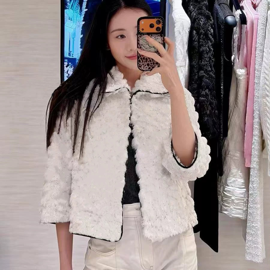 2025 Autumn and Winter Heavy Industry Celebrity Style Temperament Skiing Black and White Sequins Furry Short Dark Pattern Top Jacket Woman