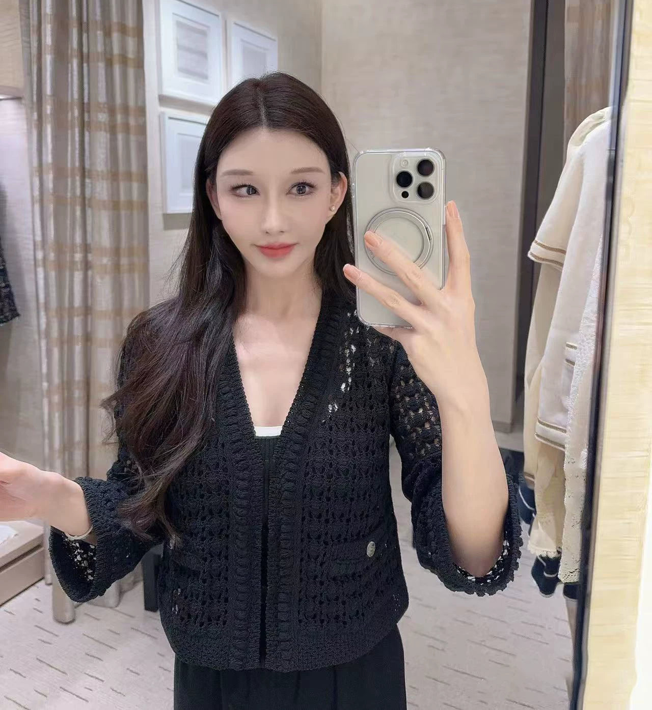 2025 autumn and winter design sense senior heavy industry hollowed out age-reducing twist knitted cardigan short small long-sleeved top