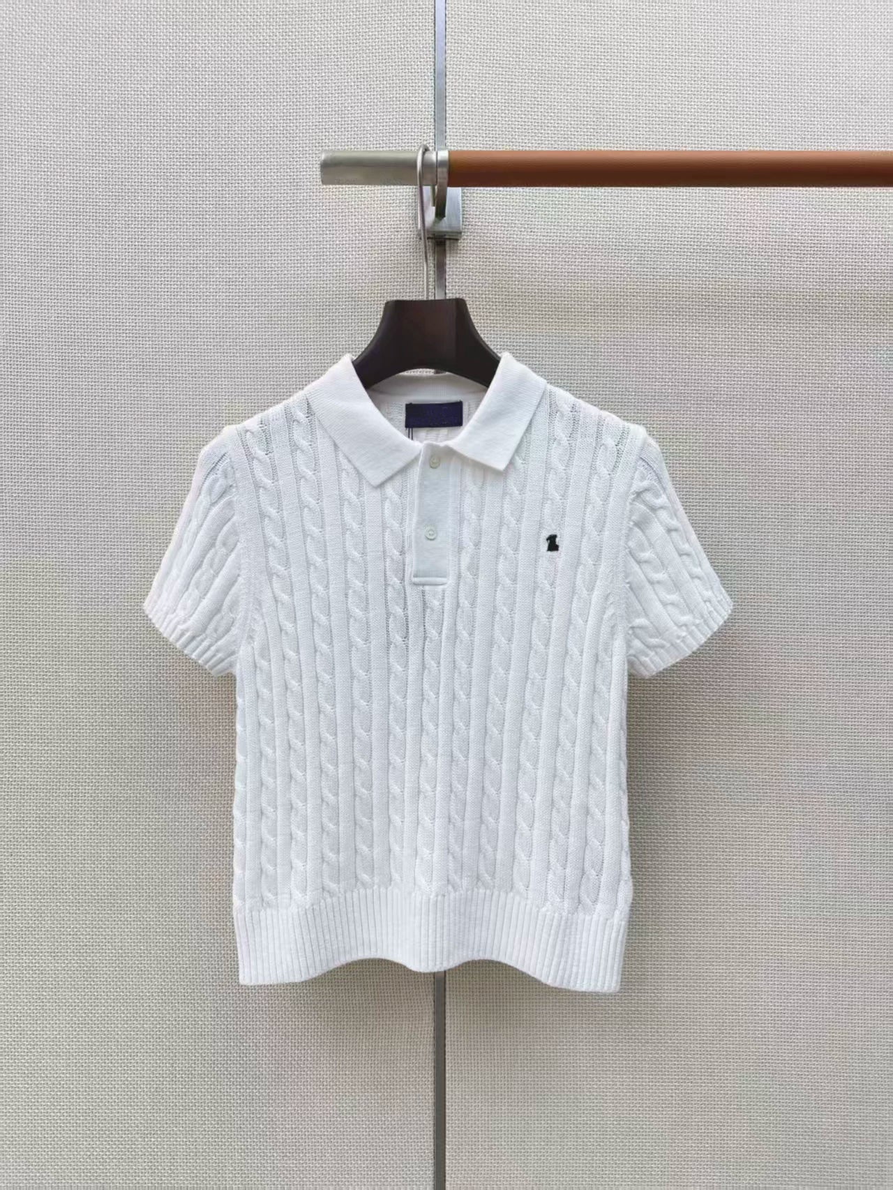 Spring and summer 26ss June, Nanyou haute couture 26 spring and summer new pony embroidered lapel twisted knitted sweater age-reducing style versatile short-sleeved top women