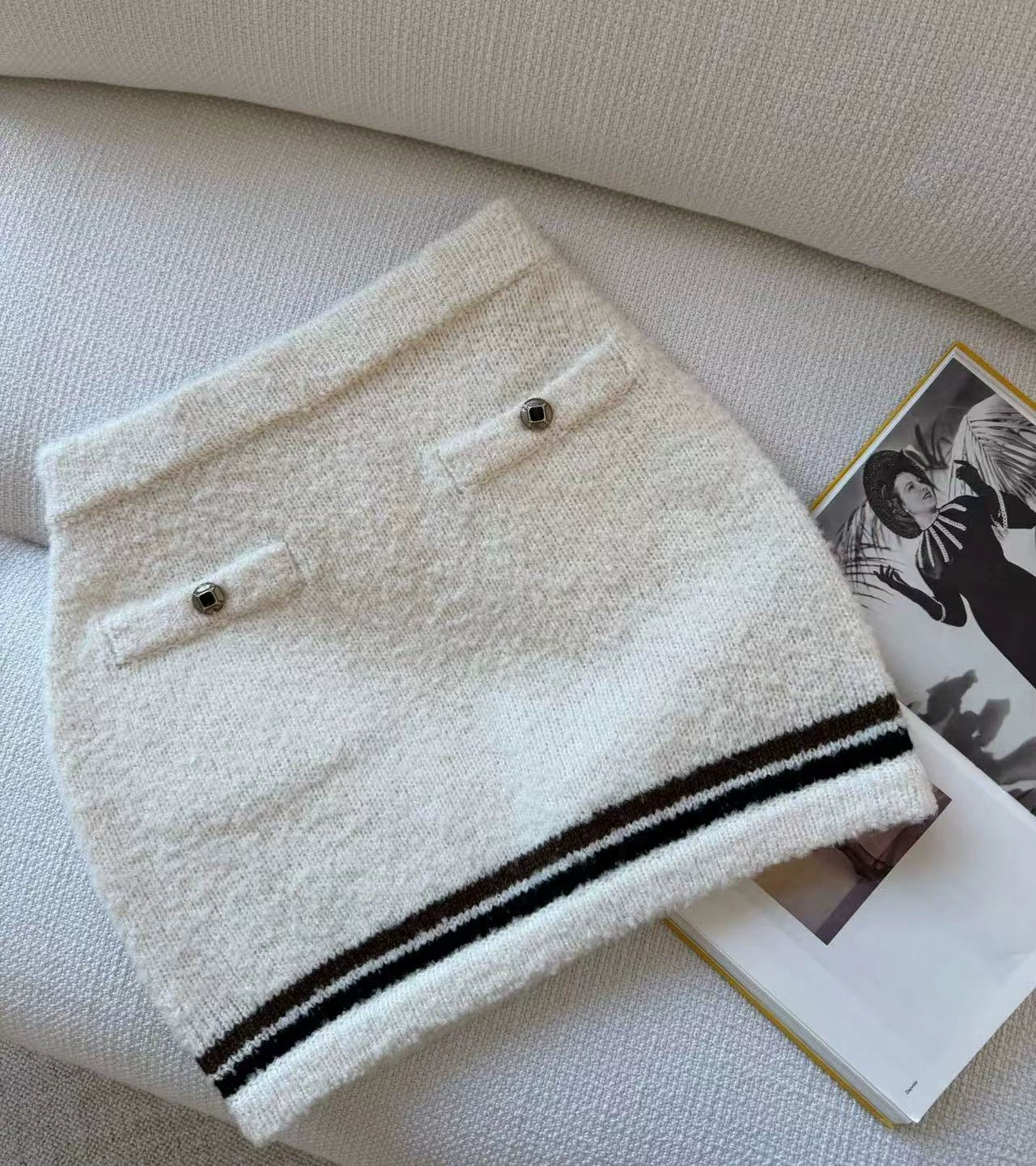 2025 autumn and winter foreign style fashionable skiing bow girlish knitted short-sleeved cardigan + high waist skirt women's suit