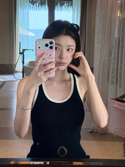 Spring and summer 26ss June, Nanyou haute couture 26 spring and summer new white edge contrasting color slim knitted vest dress resort style simple hip skirt