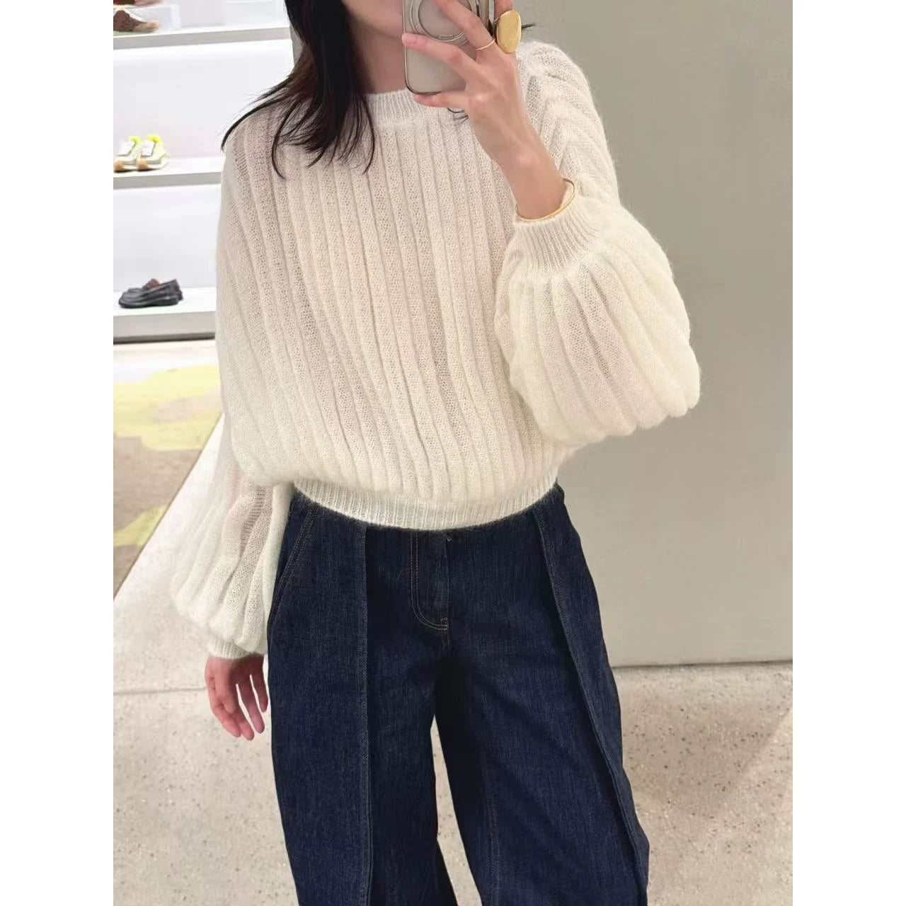 2025 autumn and winter design high-end classic temperament lantern sleeves lazy wind round neck white knitted pullover long sleeves women