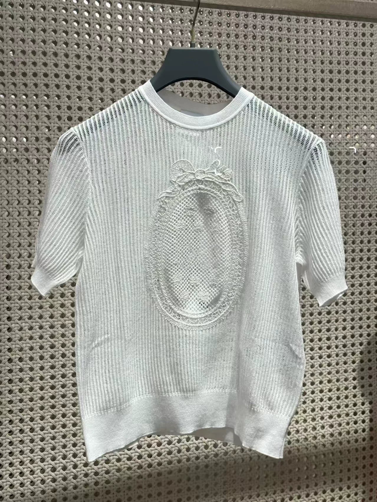 Spring and summer 26ss June, Nanyou haute couture 26 spring and summer new heavy industry three-dimensional embroidery short-sleeved T-shirt round neck versatile and thin top women