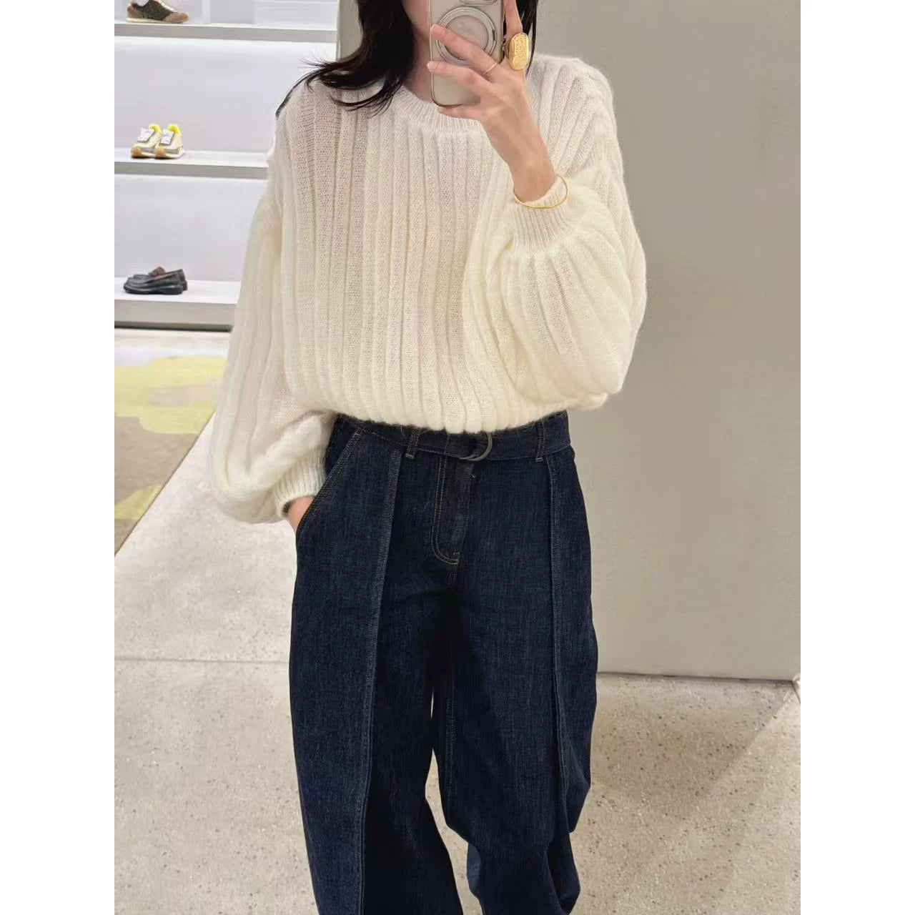 2025 autumn and winter design high-end classic temperament lantern sleeves lazy wind round neck white knitted pullover long sleeves women