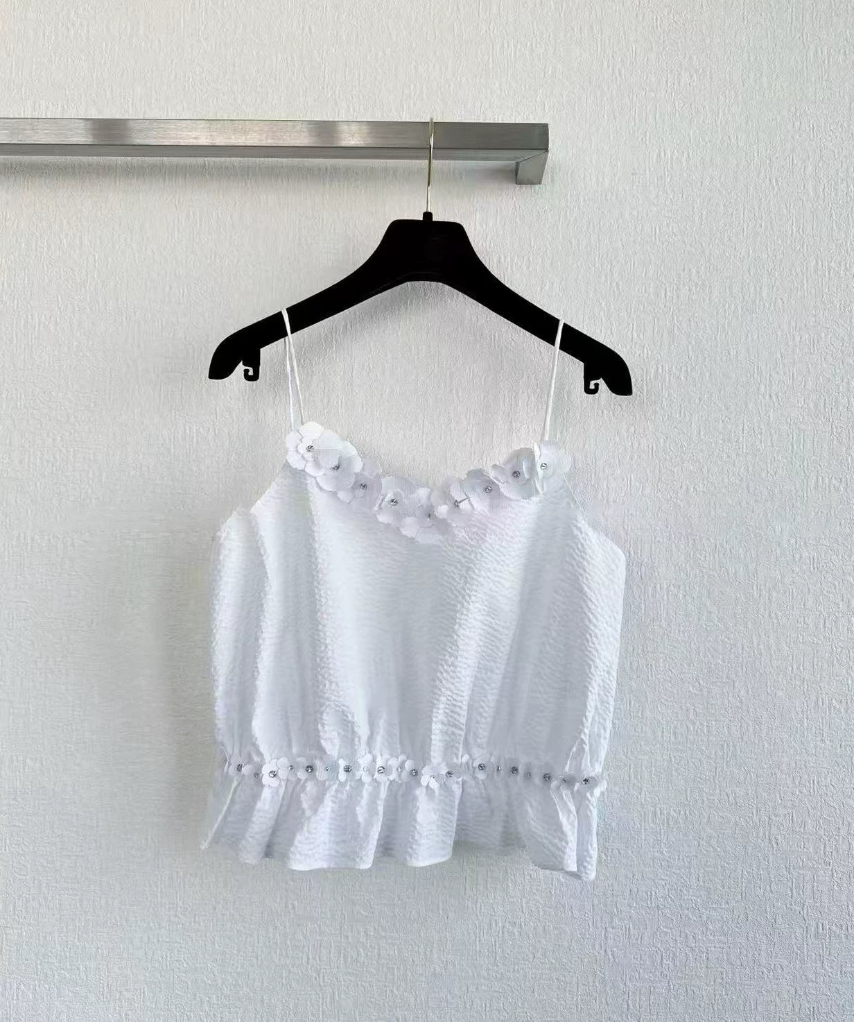 2025 autumn and winter heavy industry camellia delicate three-dimensional flower dark pattern fashion sleeveless vest suspender top women