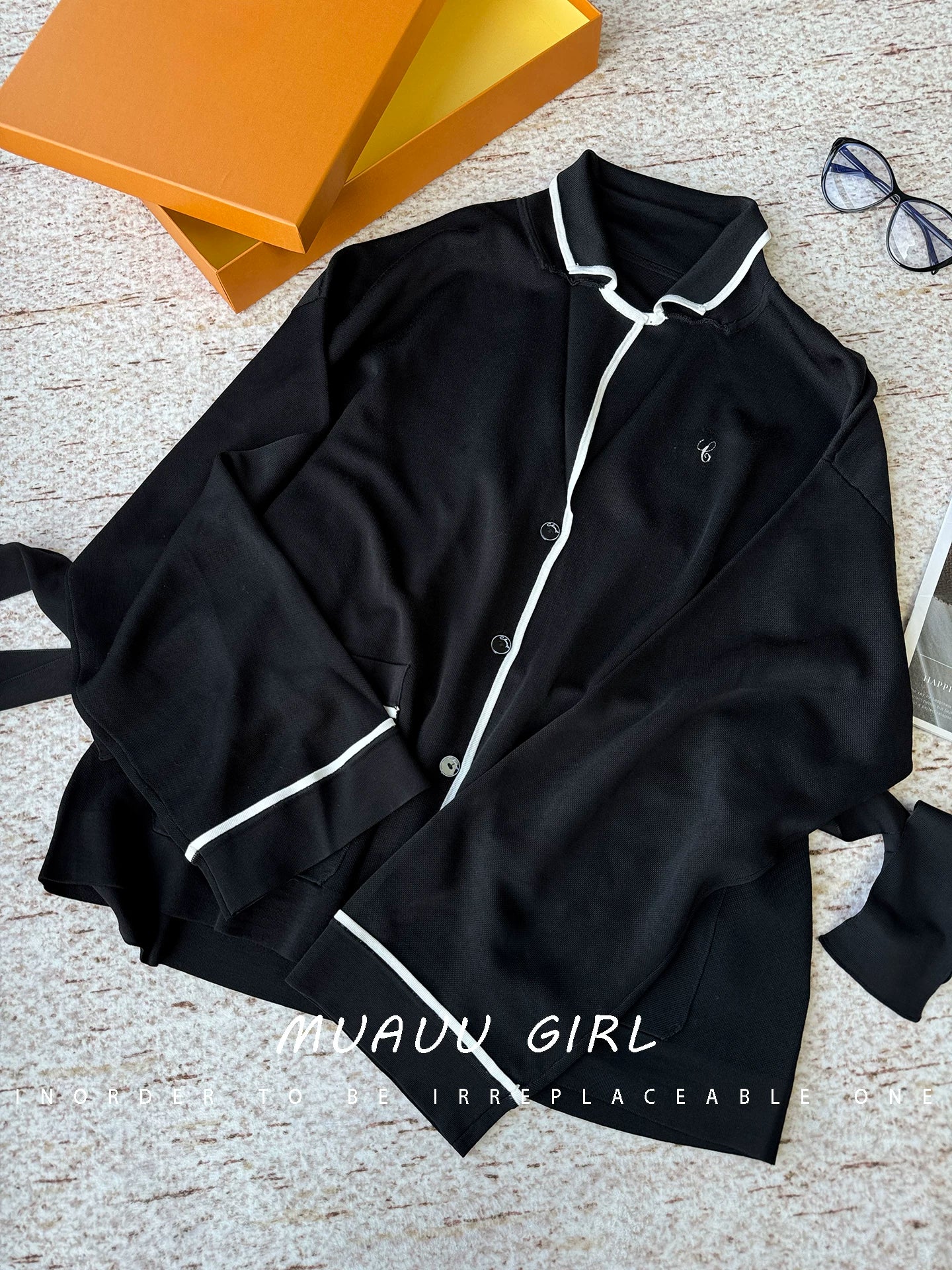 Spring and summer 26ss June MUAUU GIRL heartbeat heroine! 26SS nightgown wind letter embroidery contrasting color collar lace-up long-sleeved cardigan