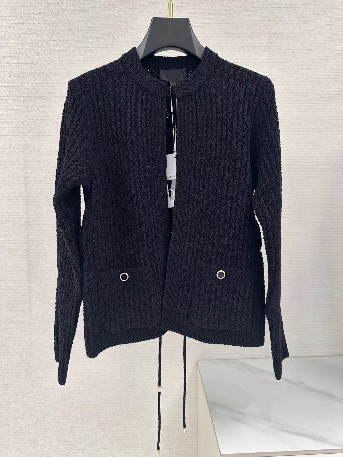 2025 autumn and winter French design sense foreign style fashion drawstring waist thin diamond buckle knitted crew neck cardigan jacket women