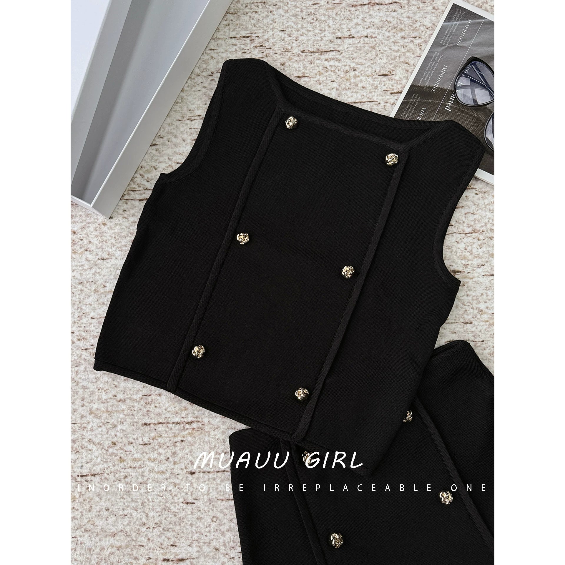 Spring and summer 26ss MUAUU GIRL daughter commuter wind in June! 26SS knitted suit sleeveless vest/pleated skirt women