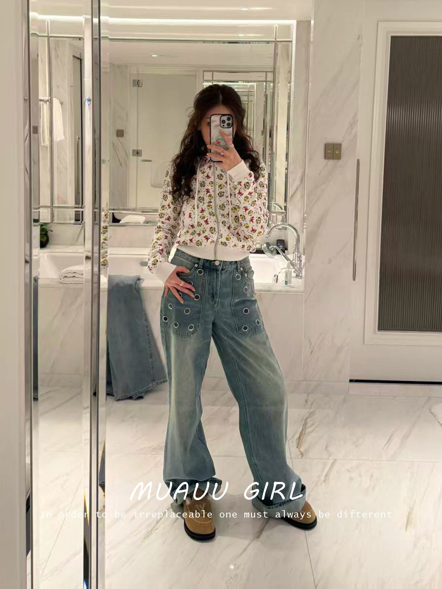 Spring, summer 26ss June MUAUU GIRL 2/3 "Top matching version~ version shows leg length" positioning sequins letters high waist micro pull jeans