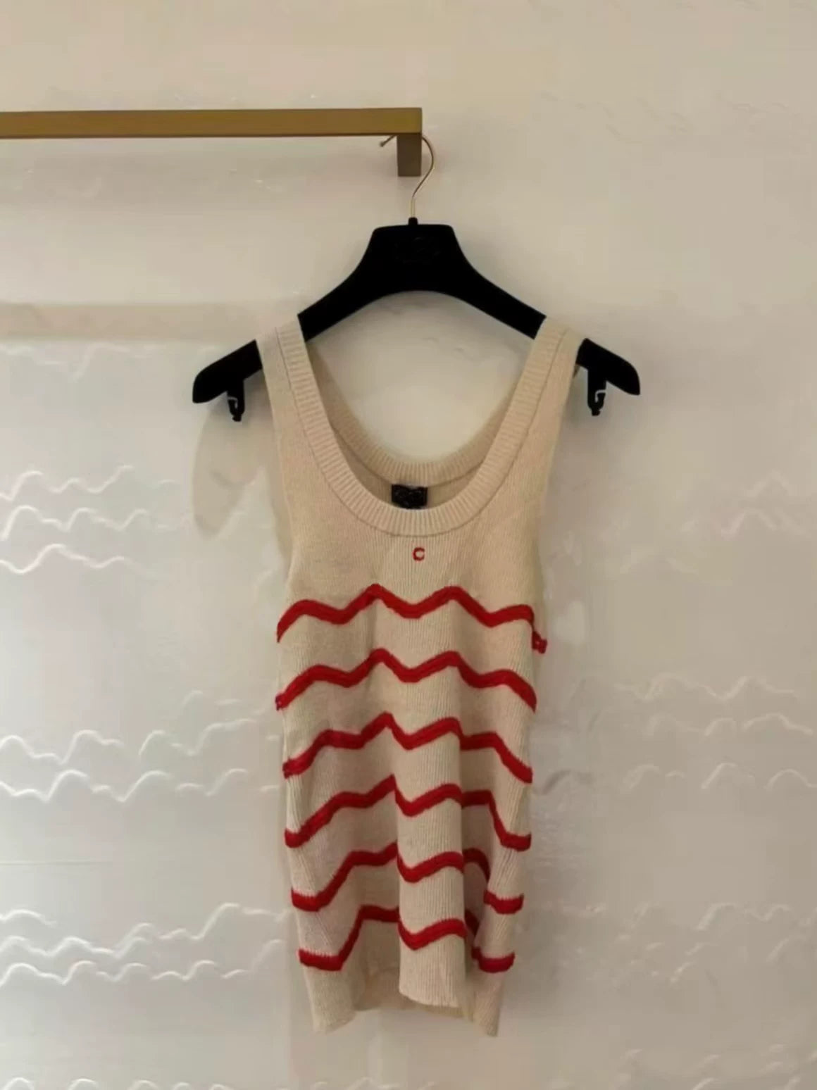 Spring and summer 26ss June, Nanyou haute couture 26M summer new chest letters wavy stripes contrasting color round neck slim knit sling vest