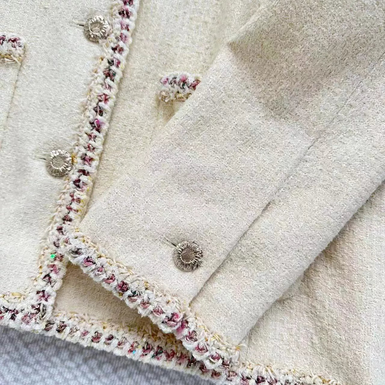 2025 autumn and winter French high-end contrasting tweed heavy industry weaving celebrity temperament round neck single-breasted coat women