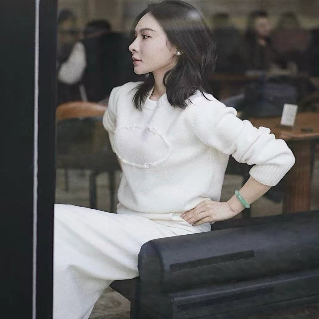 2025 Autumn/Winter Classic Premium White Letter Embroidered Jacquard Crew Neck Soft Cashmere Knitted Pullover Long Sleeve Top