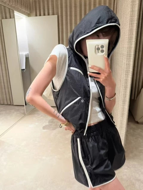 Spring and summer 26ss June, Nanyou haute couture 26M summer beach series white edge contrasting color sleeveless top hooded vest elastic high waist short
