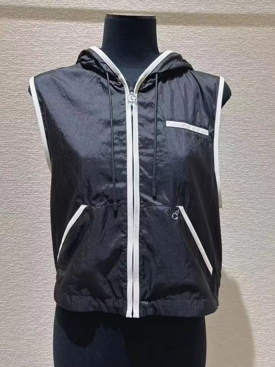 Spring and summer 26ss June, Nanyou 2026 spring and summer new beach sunscreen jacket white edge contrasting color stand-up collar zipper jacket ++ shorts + vest