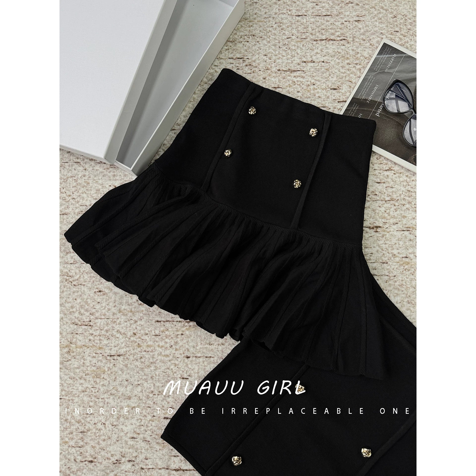 Spring and summer 26ss MUAUU GIRL daughter commuter wind in June! 26SS knitted suit sleeveless vest/pleated skirt women