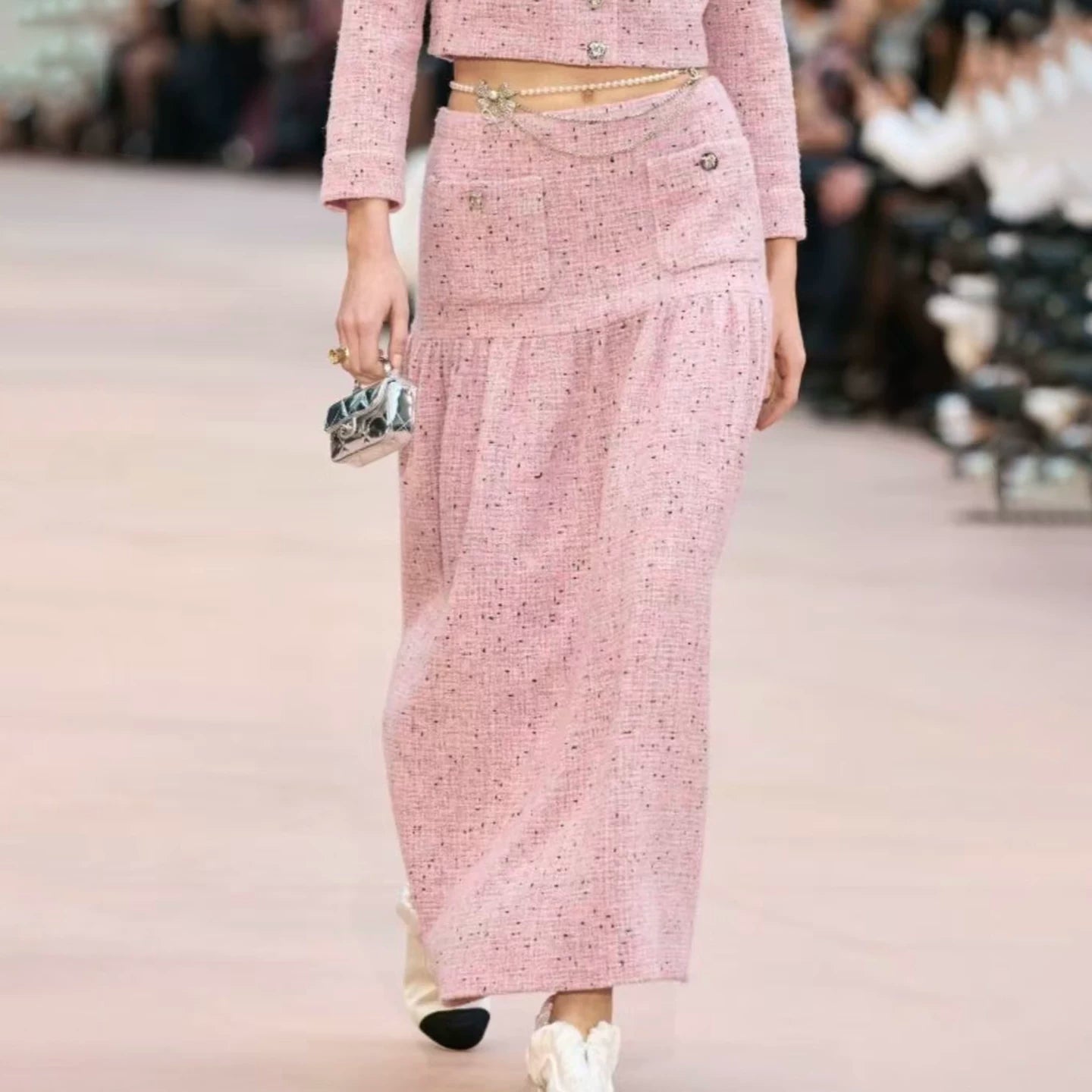 Suit: Pink tweed short-sleeved jacket, women's shorts, skirt, mid-length new socialite temperament top