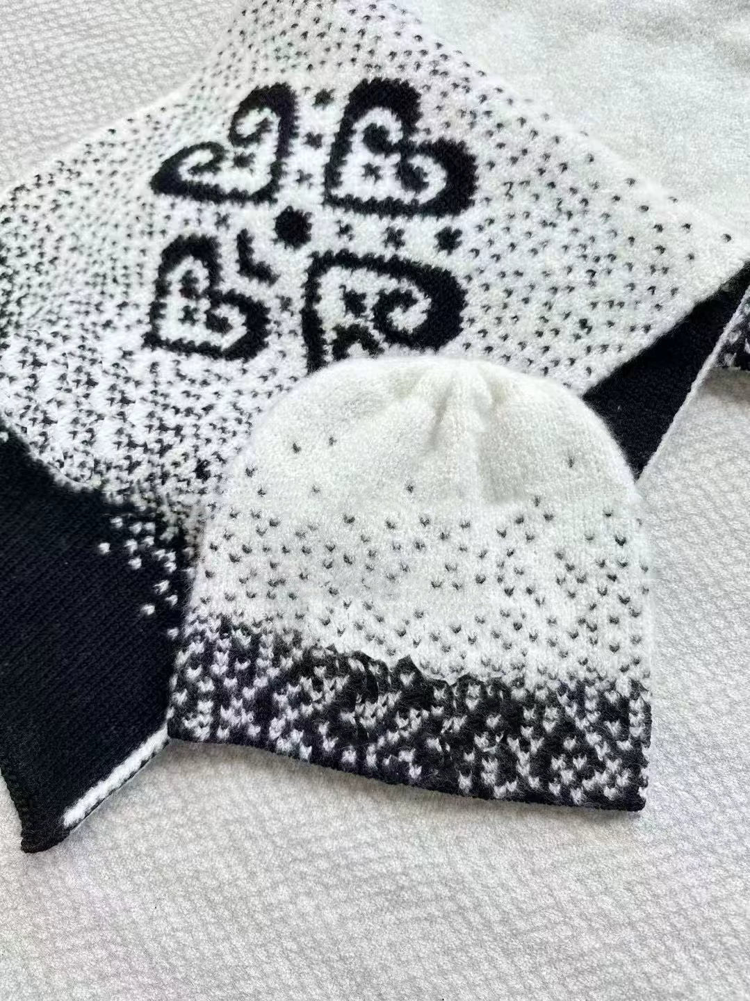 2025 autumn and winter models contrasting colors heavy industry embroidery snowflake pattern fashionable cashmere cold hat + scarf shawl scarf women