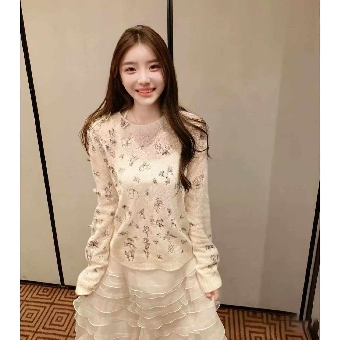 2025 autumn and winter temperament elegant heavy industry fashion foreign three-dimensional embroidery butterfly light and thin round neck knitted long-sleeved top