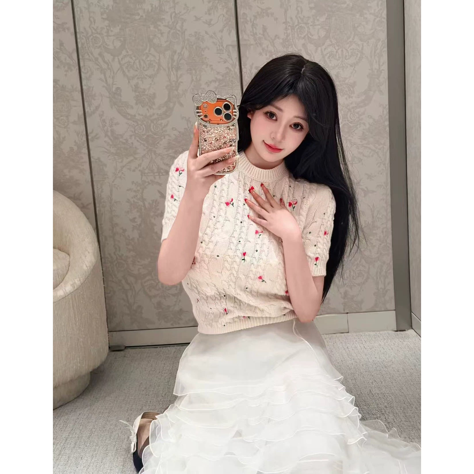 2026 Early Spring Heavy Industry Elegant Wind Temperament Rose Flower Embroidery Foreign Style Age Reduction Girl Knitting Crew Neck Short Sleeve Women