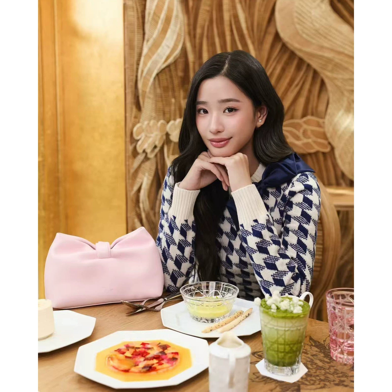 2026 early spring contrasting color design sense neckline heavy industry bow classic plaid fashionable knitted pullover long-sleeved top