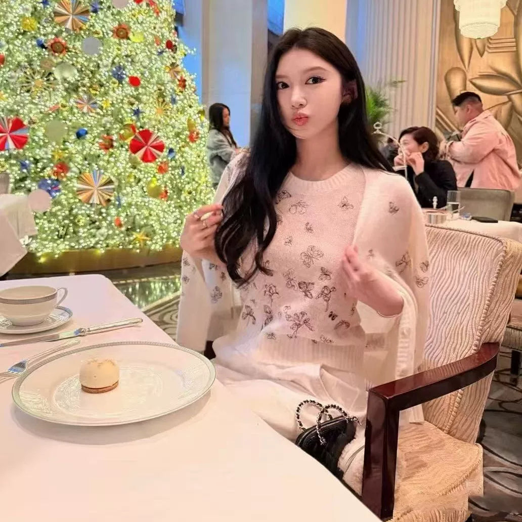 2025 autumn and winter temperament elegant heavy industry fashion foreign three-dimensional embroidery butterfly light and thin round neck knitted long-sleeved top