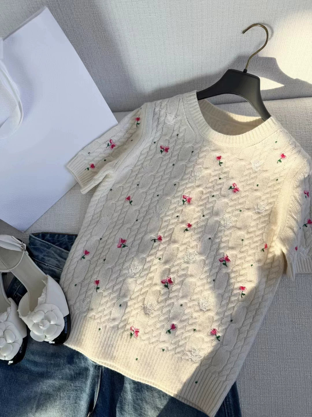 2026 Early Spring Heavy Industry Elegant Wind Temperament Rose Flower Embroidery Foreign Style Age Reduction Girl Knitting Crew Neck Short Sleeve Women