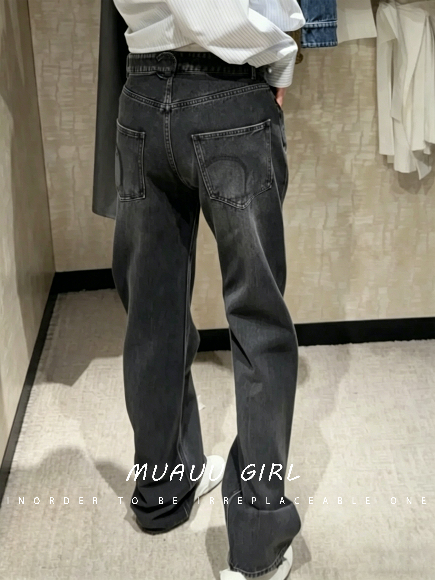 Spring and summer 26ss MUAUU GIRL is hot in June! 26SS Heavy Industry Dyeing School Bag Buckle Multi-Pocket Embroidered Straight Jeans