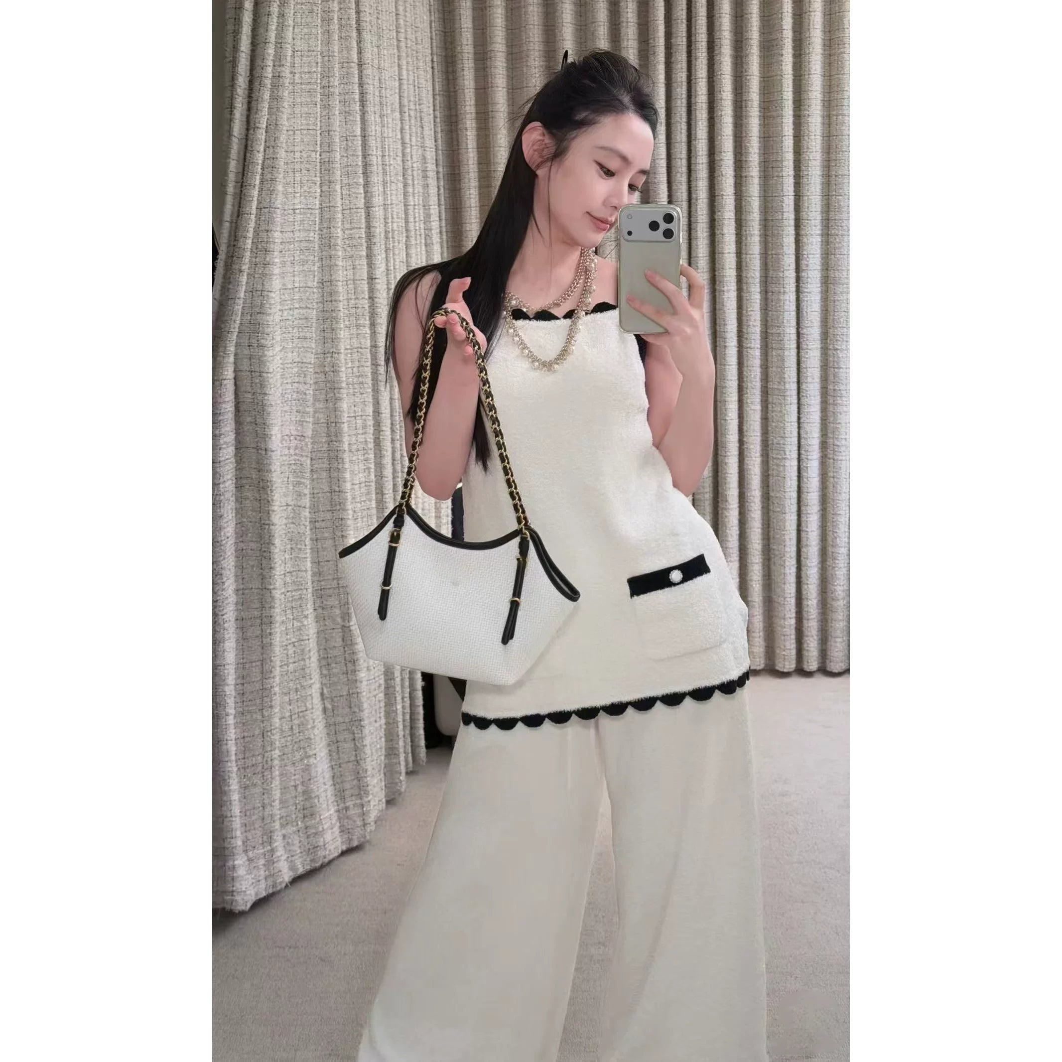 2025 autumn and winter contrasting colors, high-end design, classic black and white splicing knitted sleeveless suspender + high-waisted wide-leg pants