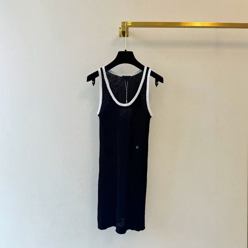 Spring and summer 26ss June, Nanyou haute couture 26 spring and summer new white edge contrasting color slim knitted vest dress resort style simple hip skirt