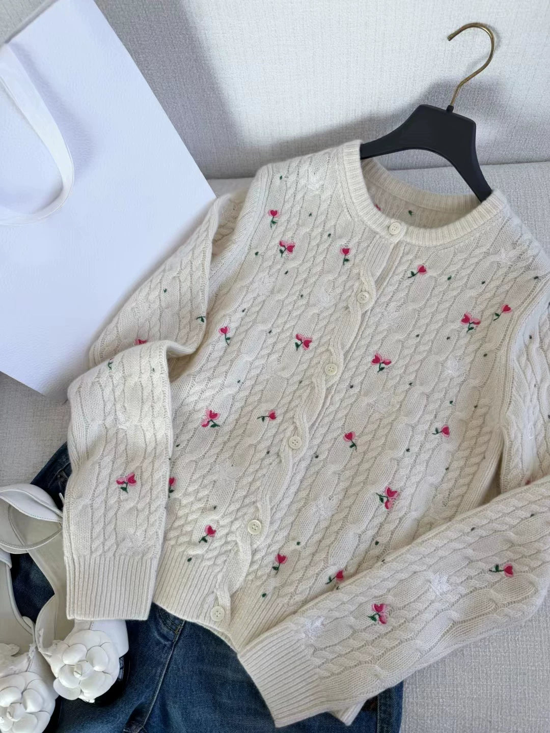 2026 early spring heavy industry elegant wind embroidery temperament rose flower foreign style age-reducing girl knitted cardigan jacket women