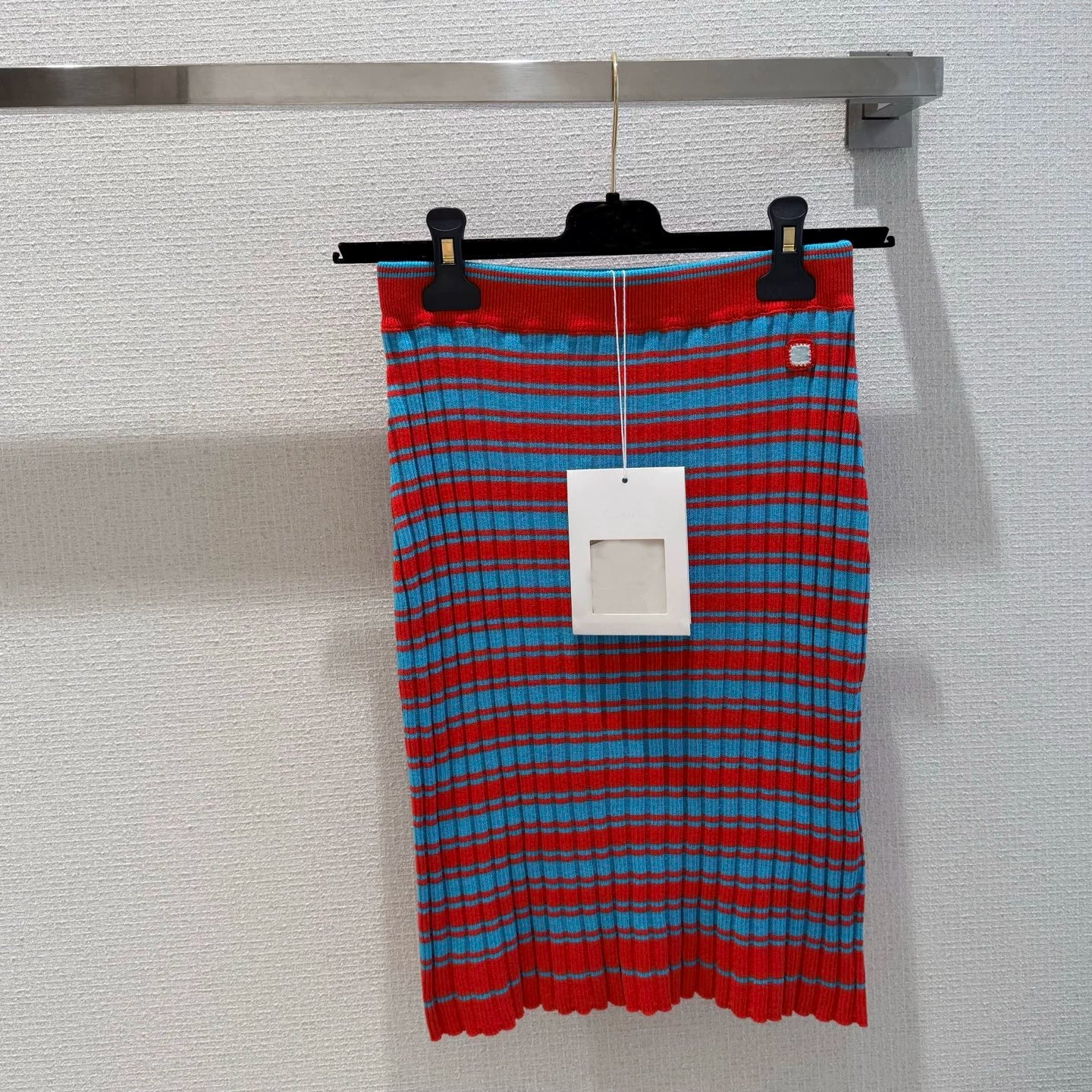 Spring and summer 26ss June, Shenzhen Nanyou haute couture 26M summer beach striped contrasting color short-sleeved knitted sweater top + elastic waist skirt