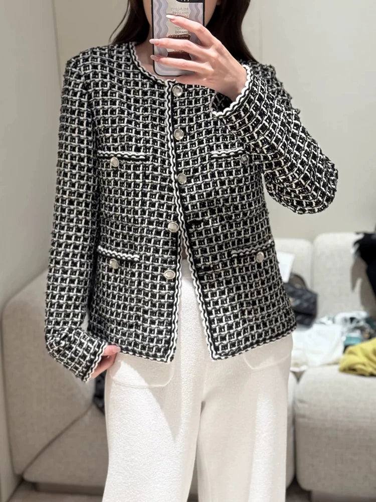 New jacket in early spring 25 women's round neck with four pockets black and white plaid woven wool tweed top