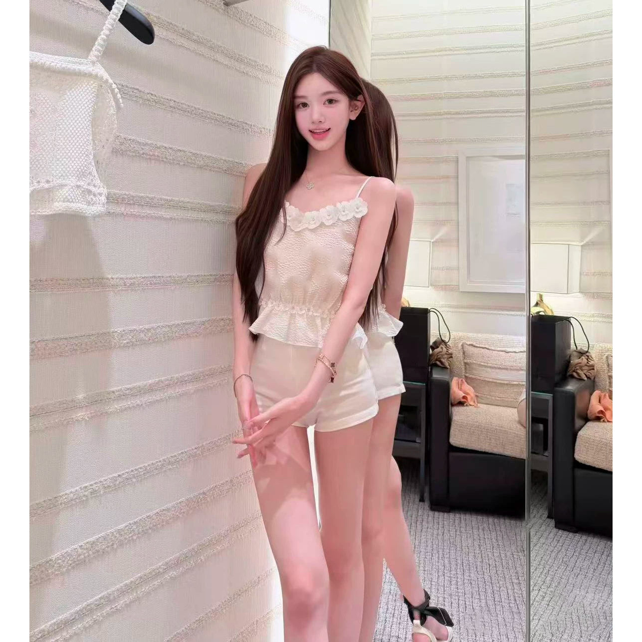 2025 autumn and winter heavy industry camellia delicate three-dimensional flower dark pattern fashion sleeveless vest suspender top women