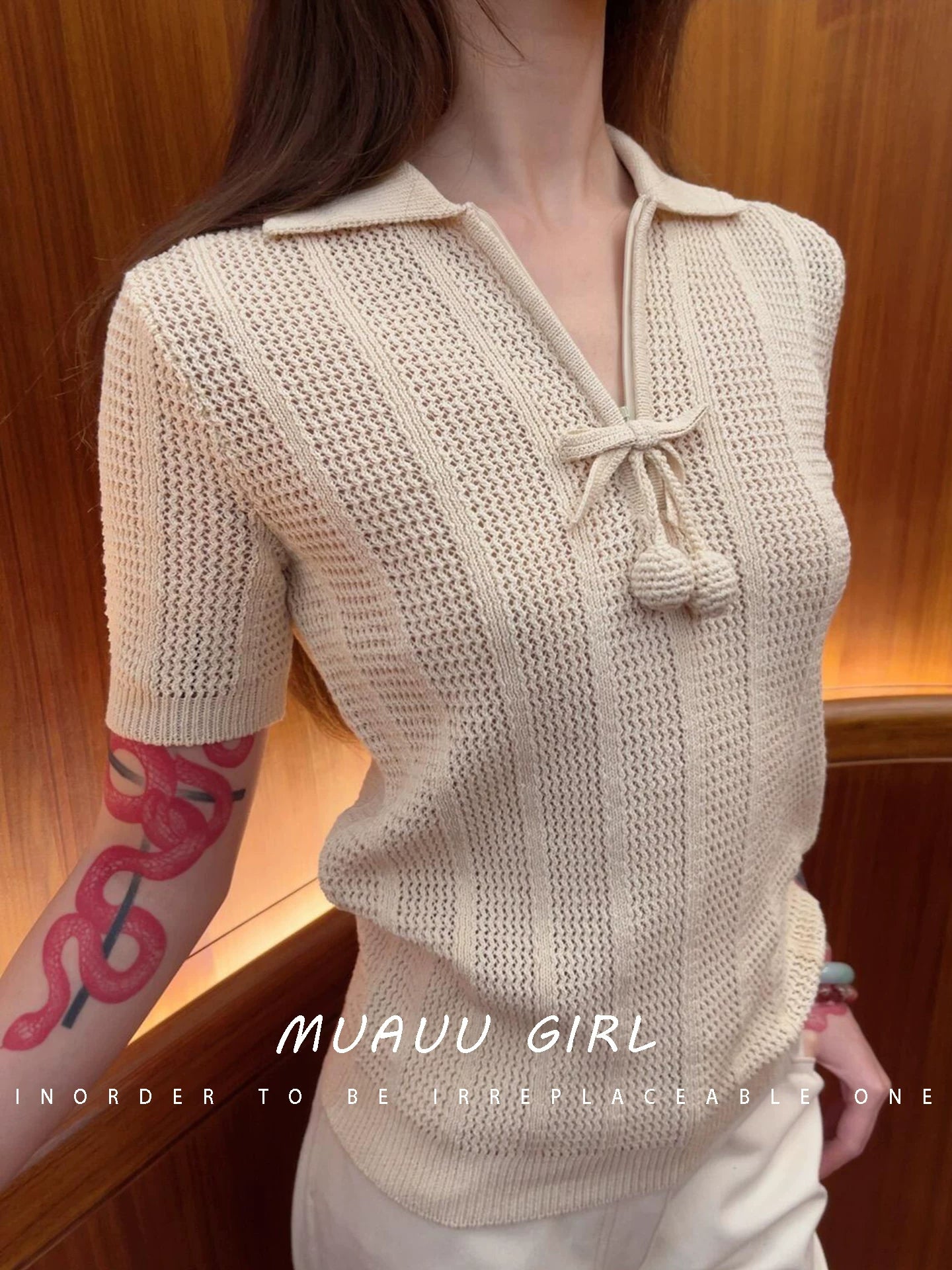Spring and summer 26ss MUAUU GIRL dating in June! 26SS Cherry decorative neckline lapel short-sleeved knitted sweater T-shirt top women