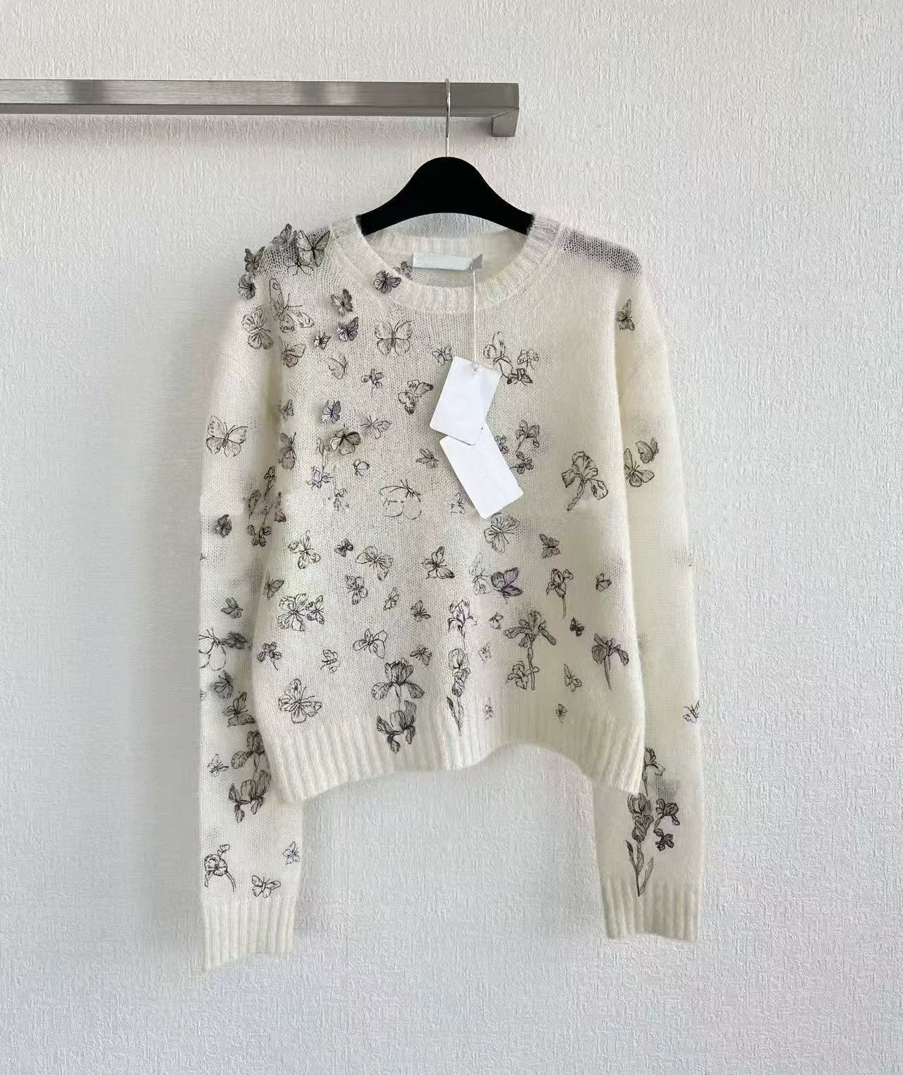2025 autumn and winter temperament elegant heavy industry fashion foreign three-dimensional embroidery butterfly light and thin round neck knitted long-sleeved top