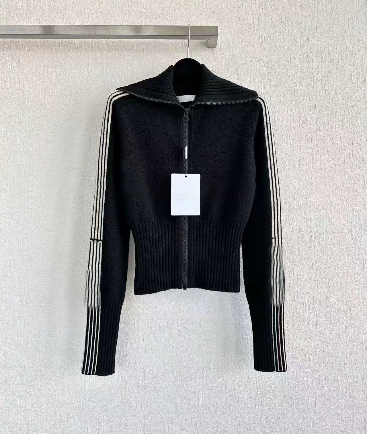 2025 autumn and winter ski series black zipper cashmere letter embroidered five-pointed star slim-fit knitted cardigan jacket women