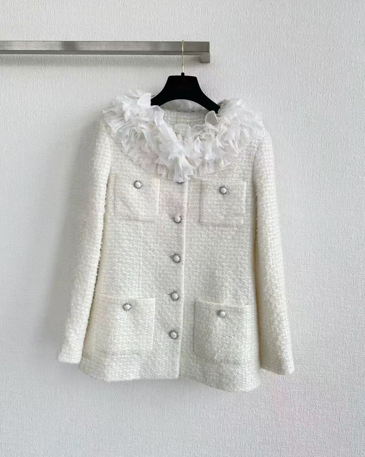 2025 autumn and winter senior heavy industry daughter celebrity style flower lotus leaf edge white woven tweed coat cardigan woman