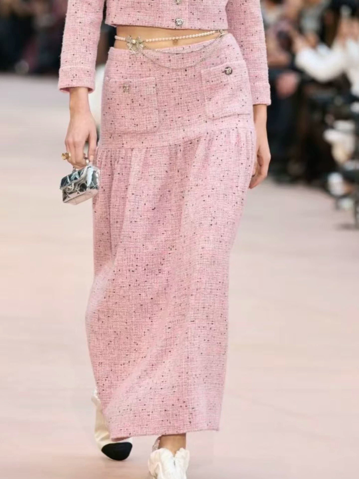 Suit: Pink tweed short-sleeved jacket, women's shorts, skirt, mid-length new socialite temperament top