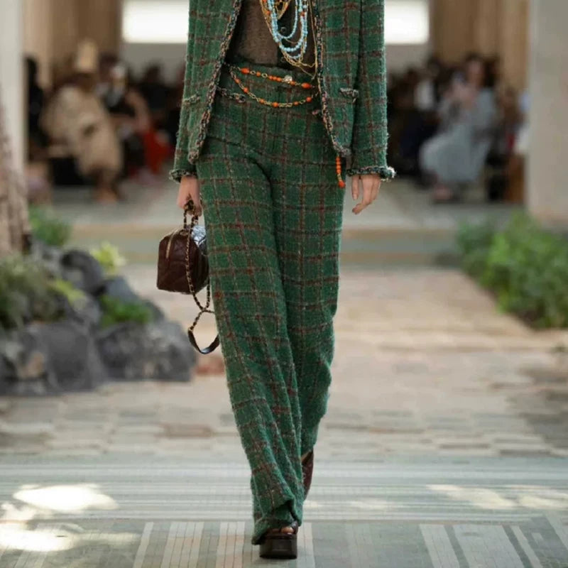 New suit jacket trousers slightly pulled green plaid wool tweed weaving high-end texture celebrity