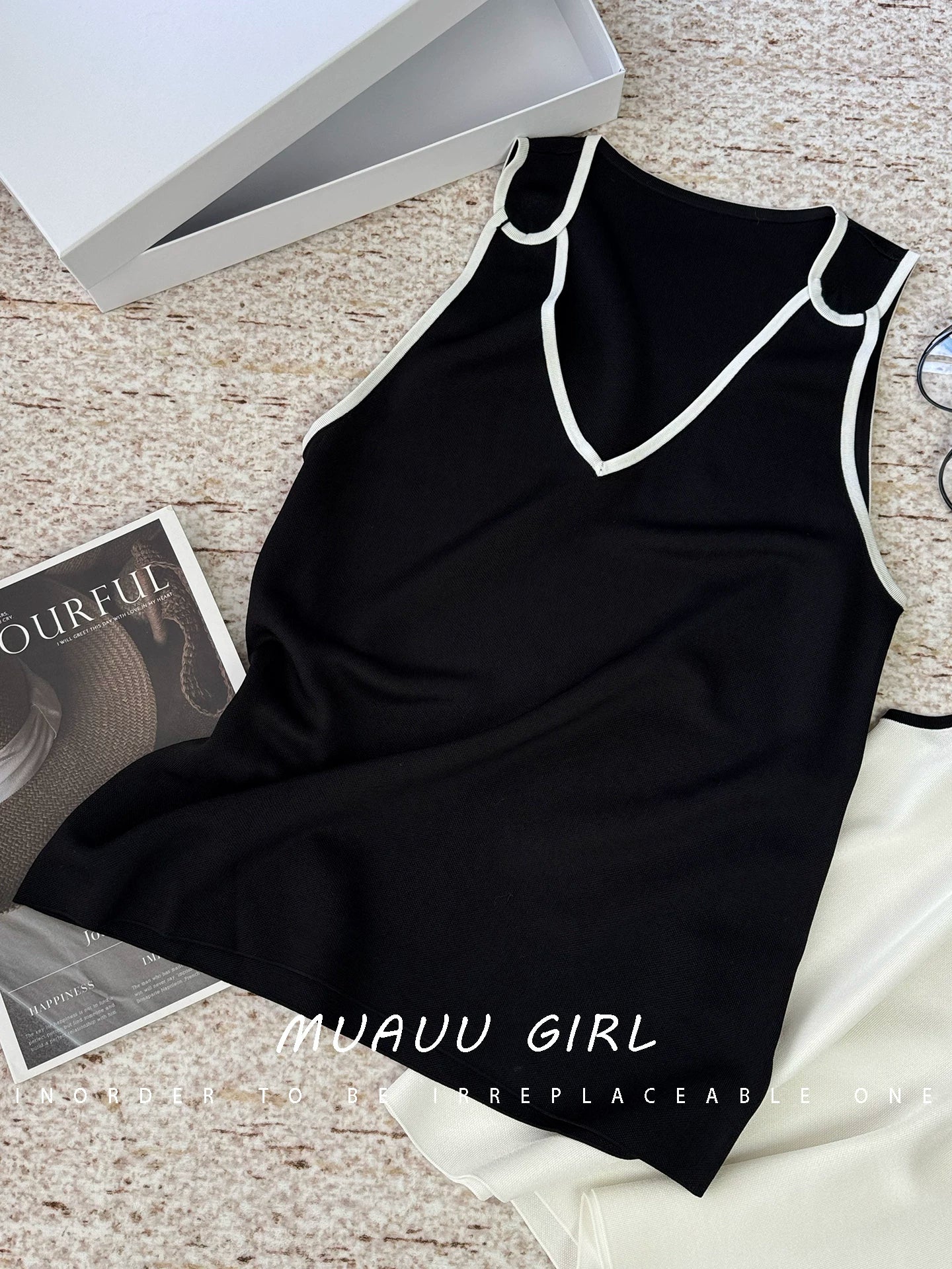 Spring and summer 26ss June MUAUU GIRL 100 silk! Not picky! 26SS contrasting edge shoulder strap V-neck sleeveless vest top women